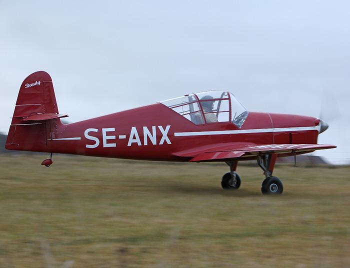 BHT-1:an taxas till en början av Stefan för att få en känsla för flygplanets egenskaper. Foto: Gunnar Åkerberg.