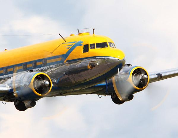 Åke Janssons uppvisningar med DC-3.an är en riktig höjdare - måste upplevas på plats! Foto: Gunnar Åkerberg