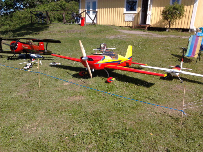 Läckra flygande modeller från Mälaröarnas modellflygklubb MMFK. Foto: Owe Åhlund.