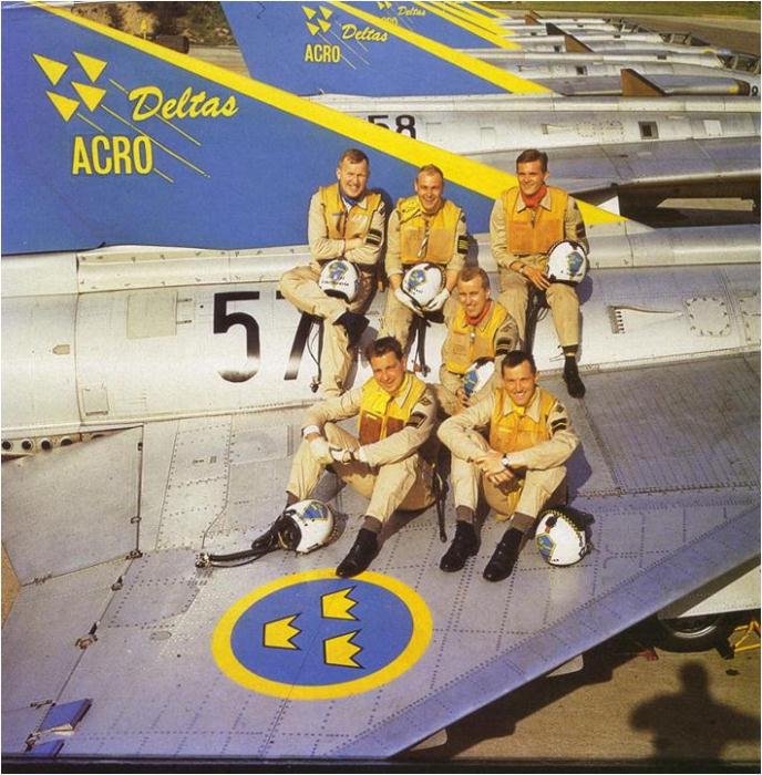 Acro Deltas 1964-1965. Åke Christiansson, Hasse Jonsson, Peter Forsman. Nästa rad: " Boris " Bjuremalm, Claes Jernow (grpch) och Inge Andersson.