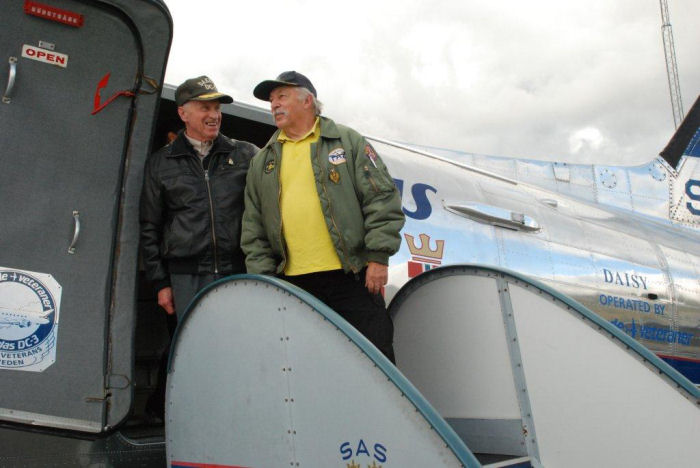 Bengt Kock och Åke Jansson. Det var Åkes första flygning som passagerare med "Daisy". Foto: Bengt Simson