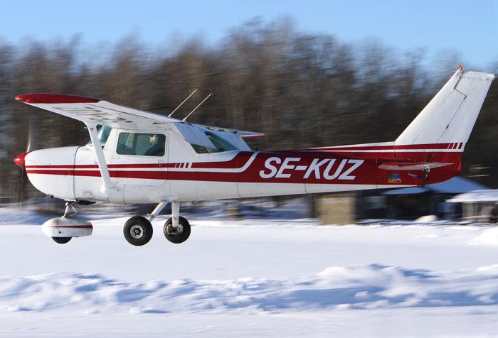 Järfälla kommun sade upp arrendeavtalet med Barkarby flygklubb från årsskiftet 2008/09. Kommunens arrendeavtal från 1998 med BFK gällde med kalenderårsvis varsel för uppsägning. Foto: Gunnar Åkerberg.