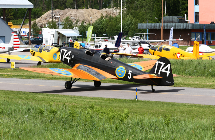 En annan Klemm 35 tillika mottagare av SFF:s Barkabypris 2005 besökte också EAA:s fly-in på Eskilstuna Kjula flygplats under lördagen. Foto: Gunnar Åkerberg.