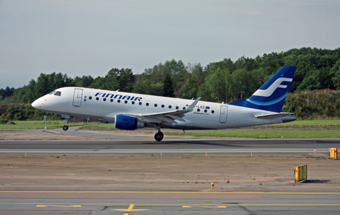2010. Finnairs Helsingforslinje med Embraer 170. Foto: Michael Sanz