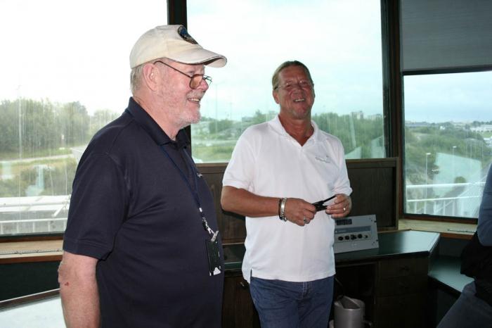 Leif och Janne, före detta flygledare på Bromma, hade många intressanta berättelser att dela med sig av. Foto: Hans Groby.