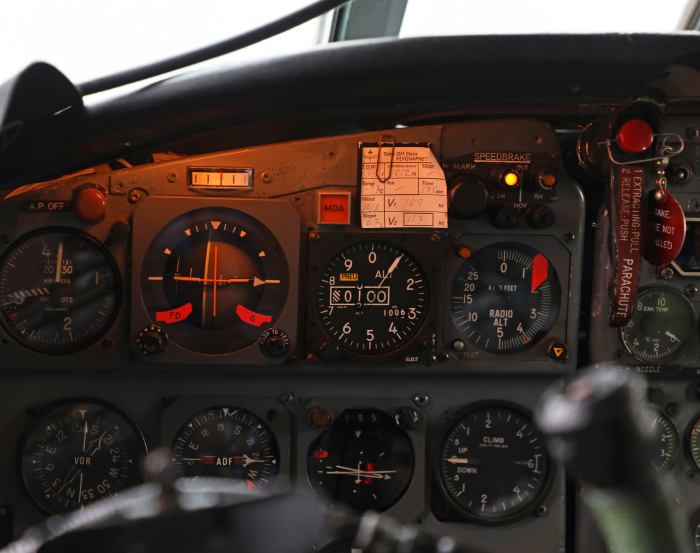 Cockpiten i Le Caravelle Clubs Caravelle SE-DAI. Notera reglaget för att aktivera bromsskärmen! Foto: Gunnar Åkerberg.