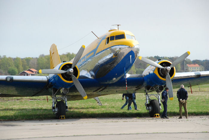 Roll out för Vallentuna aviatörförenings DC-3 Congo Queen i Västerås 2011. Foto: Bengt Simson.