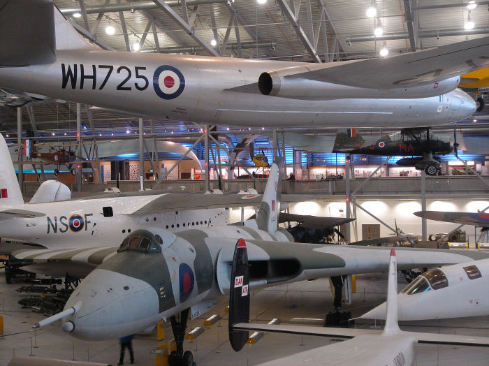 Imperial War Museum i Duxford är inte bara ett utan flera samlokaliserade flygmuseer, renoveringsverkstäder och specialutställningar. Foto Lennart Berns