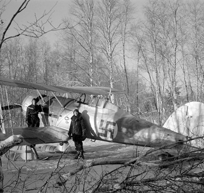 J8 Gloster Gladiator