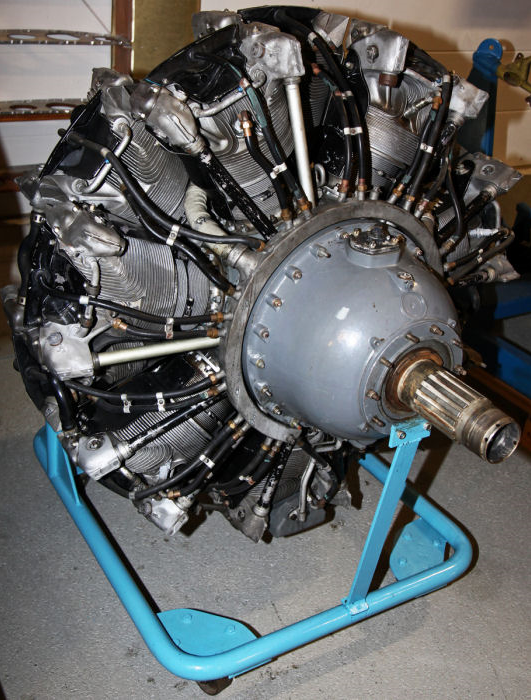 Svensktillverkad Pratt & Whitney Twin Wasp kopia STWC-3. Användes bland annat i DC-3 och J 22. Foto: Gunnar Åkerberg. Svensktillverkad Pratt & Whitney Twin Wasp kopia STWC-3. Användes bland annat i DC-3 och J 22. Foto: Gunnar Åkerberg.