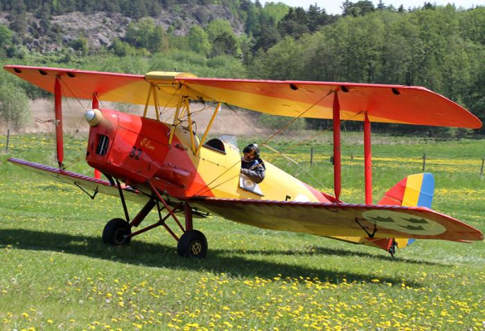 Niclas Bååth besökte Håtuna tillsammans med Henrik Lundh i sina två Tiger Moth. Foto: Gunnar Åkerberg.