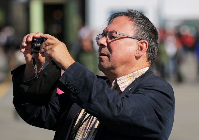 Föredragshållaren Sven Scheiderbauer, tidigare flygvapenofficer (stril), senare museichef för Flygvapenmuseum i Linköping och därefter chef för Norsk Luftfartsmuseum i Bodö, Norge. Foto: Gunnar Åkerberg.