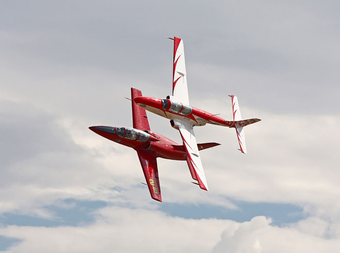 Spänning på högsta nivå bjuds det varje år på under Reno Air Races – världens snabbaste motorsport. Täta dueller mellan tävlingsdeltagarna är inget ovanligt. Foto: Gunnar Åkerberg