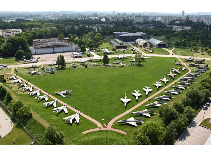 Fågelperspektiv över det fina flygmuseet i Krakow. Foto Gunnar Åkerberg    