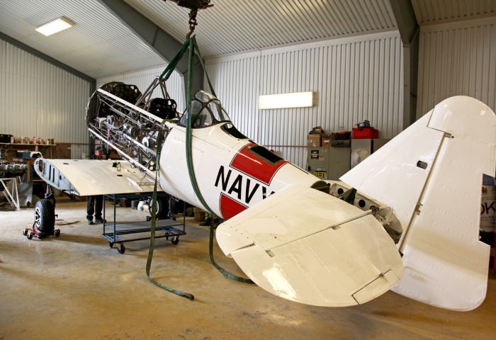 Flygkroppen är fäst med endast åtta bultar i mittvingsektionen. Foto Gunnar Åkerberg 