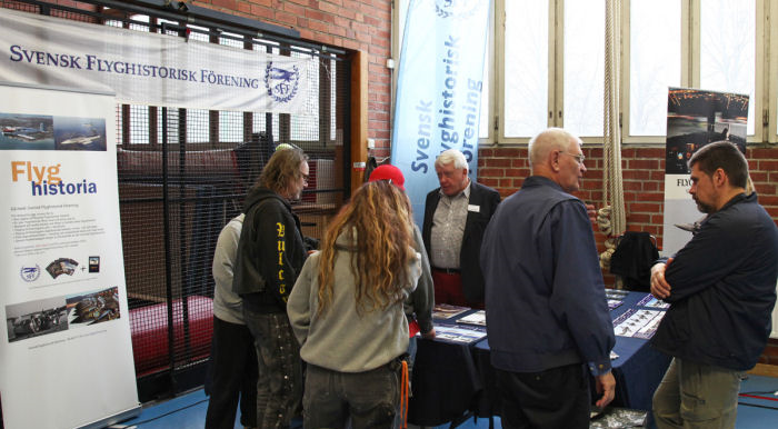 SFF Stockholms monter bemannades av Bernt Olsson, Tommy Ribbelöv, Robert Malmstedt, Lennart Berns samt Sven Bäckström under utställningshelgen. Foto: Gunnar Åkerberg 