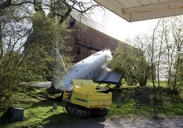 Nerför kyrkbacken - här gäller det att hålla tungan rätt i mun...!  Foto: Gunnar Åkerberg.