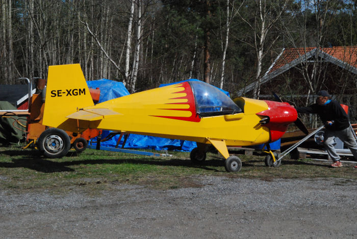 En Tipsy T.66 Nipper Mk II som Åke Jansson arbetar med. Foto: Bengt Simson.