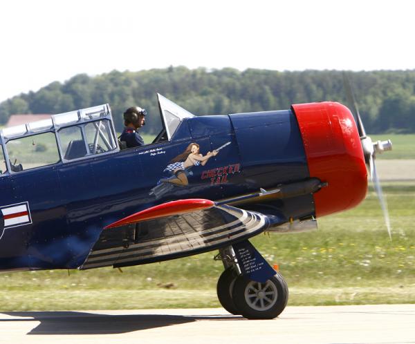 Stefan Sandberg besökte flygdagen med Harvard IIB, SE-BII, "Check'Er Tail". Foto: Gunnar Åkerberg