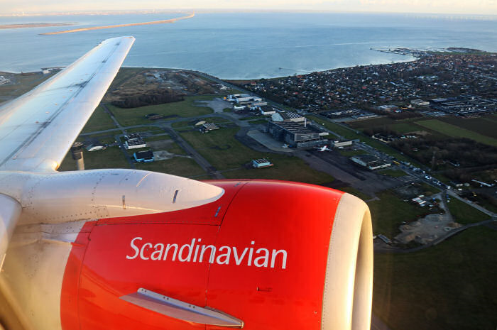 Köpenhamn, Kastrup under stigning efter avbruten inflygning. Man kan även se Öresundsbron i bakgrunden. Foto: Viktor Gadestedt