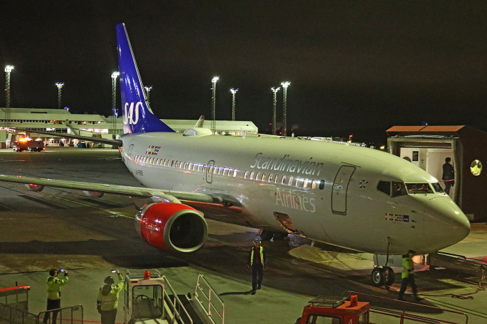 SAS B737-783, LN-RRB, CN/LN: 32276/2331 vid gate på Arlanda.