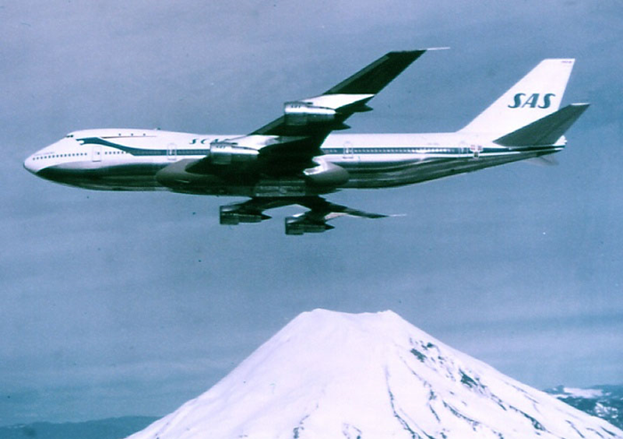 Boeing 747-283B - SE-DDL Bjarne Viking över Mt Rainier 1971 Foto: Boeing/SAS