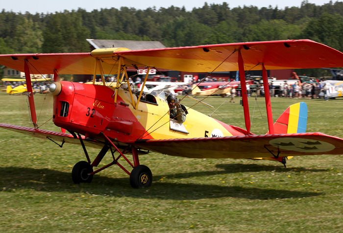 Niclas Bååth i sin Tiger Moth var en av de drivande krafterna bakom Veterandagen 2011 på Skå-Edeby. Foto: Gunnar Åkerberg  