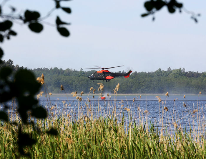 Vatten fylldes snabbt och effektivt på i närbelägna Vallentunasjön. Foto: Gunnar Åkerberg. 