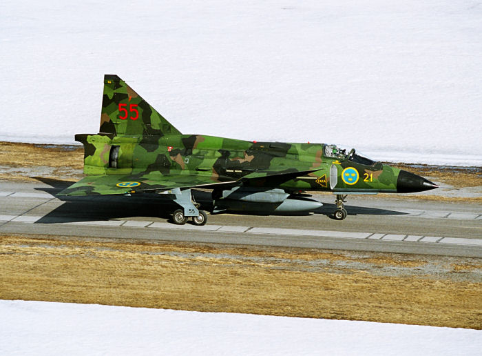 Spaningsversionen SH 37 Viggen var speciellt anpassad för havsövervakning med radar och framåtriktad kamera i kapsel. Ett antal SH 37 modifierades efter kalla krigets slut till AJSH 37. Foto: Gunnar Åkerberg