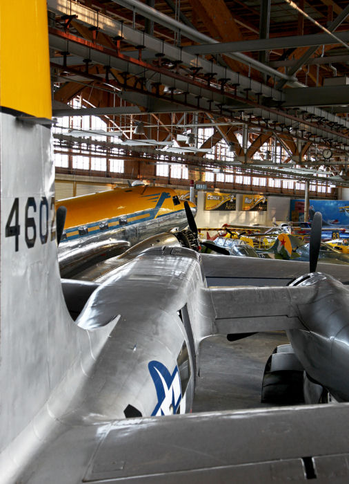 Två Douglaskonstruktioner i Västerås Flygmuseums klassiska trähangar, Douglas A-26 Invader, N167B, samt C-47, 9Q-CUK. Foto: Gunnar Åkerberg