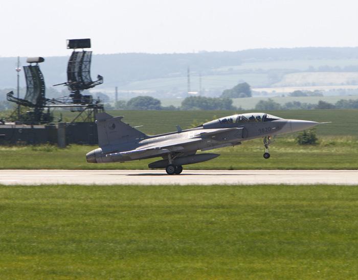 En tjeckisk JAS 39D startar från hemmabasen i Caslav. Tjeckiska flygvapnet har opererat GripenC/D sedan 2005. Foto: Gunnar Åkerberg