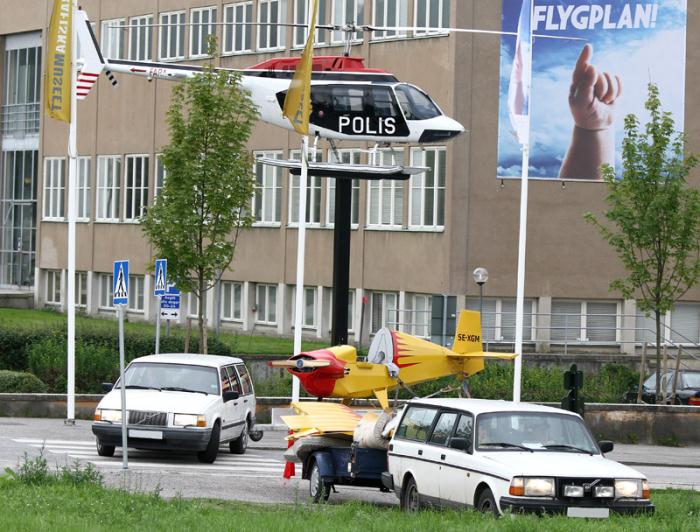 Åke Janssons Tipsy T.66 Nipper Mk II, SE-XGM, anländer till Gärdet för att tillsammans med Per Widings Pietenpol Air Camper, SE-ACW, visas upp i markutställningen under Stockholms flygfestival. Foto: Gunnar Åkerberg.