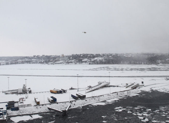 Utsikt från hotell Ariadne över Värtan. Enda flygaktiviteten denna dag var en Ambulanshelikopter som passerade. Foto: Gunnar Åkerberg