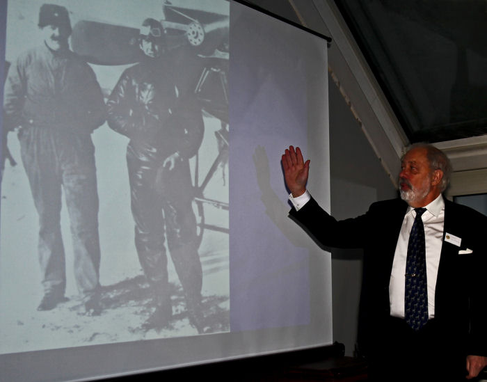 Sven Stridsberg höll ett mycket intressant och givande föredrag om den första militära flygningen i Sverige. Foto: Gunnar Åkerberg 