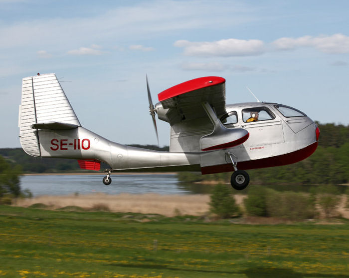 Republic RC-3 Sea Bee med Björn & Anita Ek från Vallentuna ombord lämnar Håtunaträffen 2010 Foto: Gunnar Åkerberg