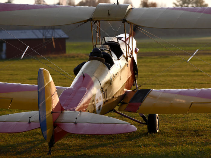 Niclas Bååth taxar ut till start med sin Tiger Moth, SE-CHG. Foto: Gunnar Åkerberg