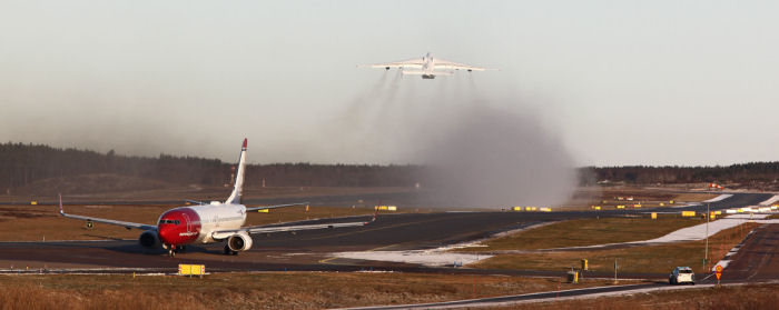 An-225 startar i ett gigantiskt snömolm. Foto: Gunnar Åkerberg  