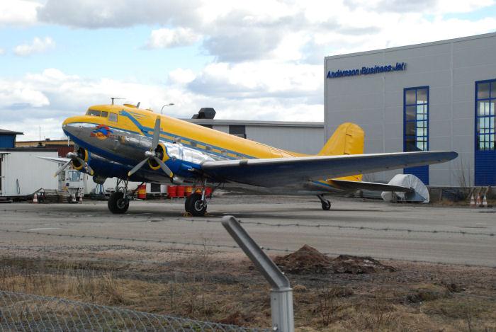 Vallentuna Aviators DC3/C47, Congo Queen, parkerad hos Flygande Veteraner på Bromma sedan ett par dagar.